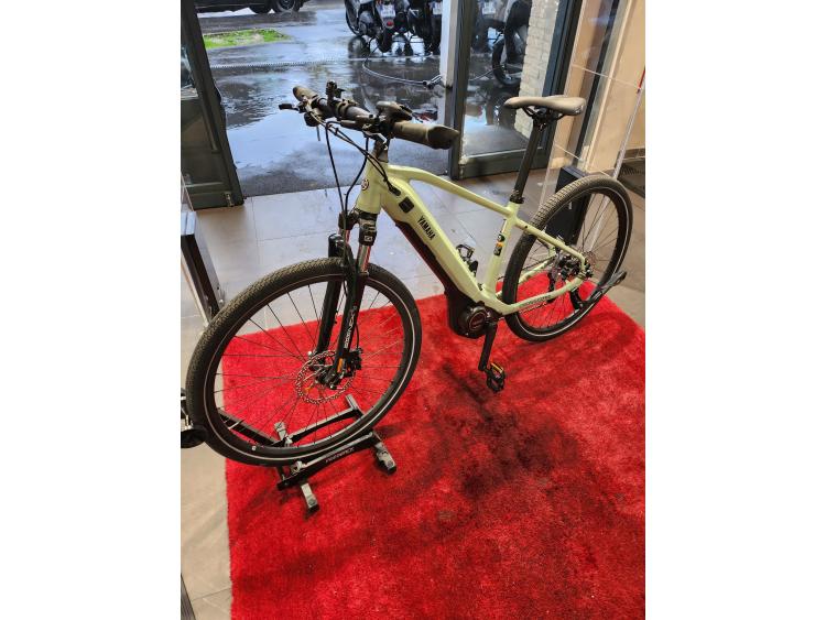 VELO YAMAHA AVEC ASSISTANCE ELECTRIQUE CROSS CORE VTC VAE