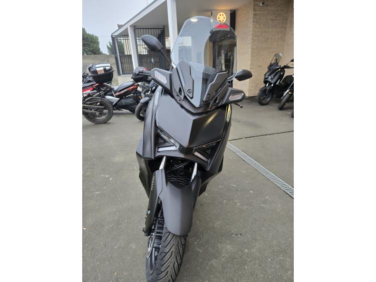 YAMAHA XMAX 300 Tech Max MODELE 2024 PERMIS A2