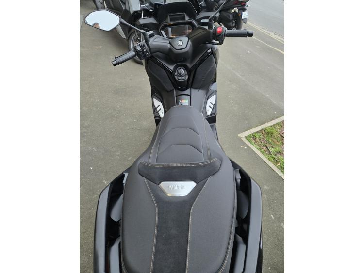 YAMAHA XMAX 300 Tech Max MODELE 2024 PERMIS A2