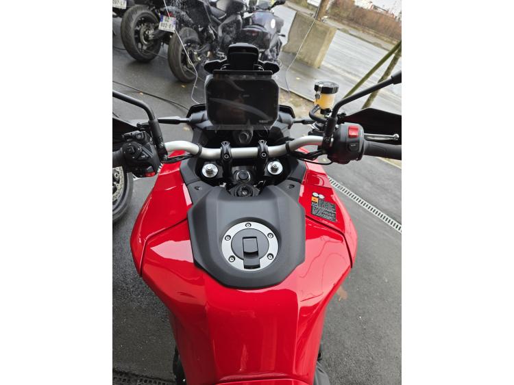 YAMAHA TRACER 9 ROUGE DISPO EN SMX NOIRE MOTO EN FULL PERMIS A 