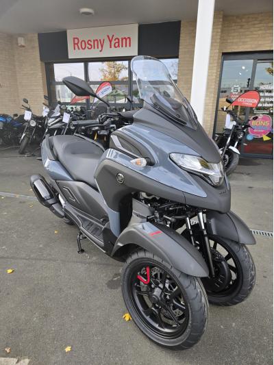 YAMAHA TRICITY 300