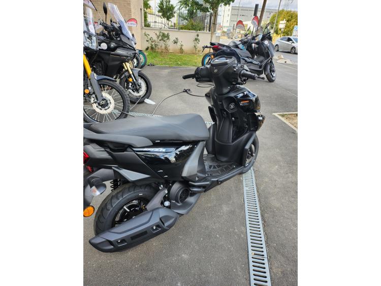 YAMAHA RayZR 125